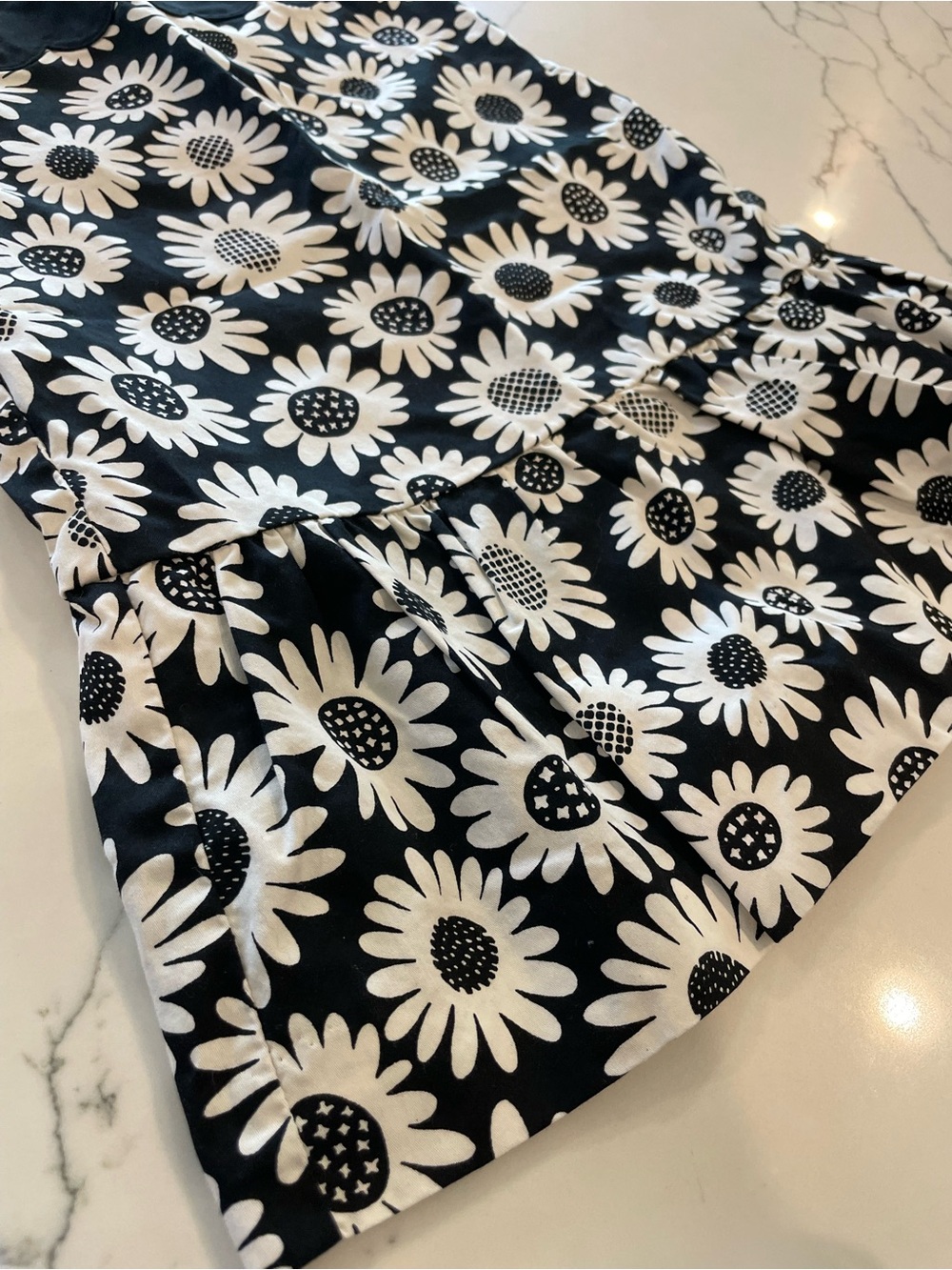 Victoria Beckham Girls Black n White Daisy Print Dress - Picture 3 of 10